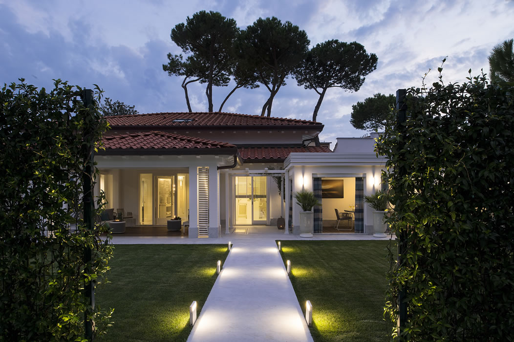 Private Villa, Forte dei Marmi, Italy,  Arch. Carlo Ceresoli © ph. Mauro Pini 