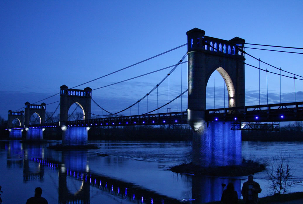 Pont sur la Loire, Ville de Langeais - France © Simes S.p.A.