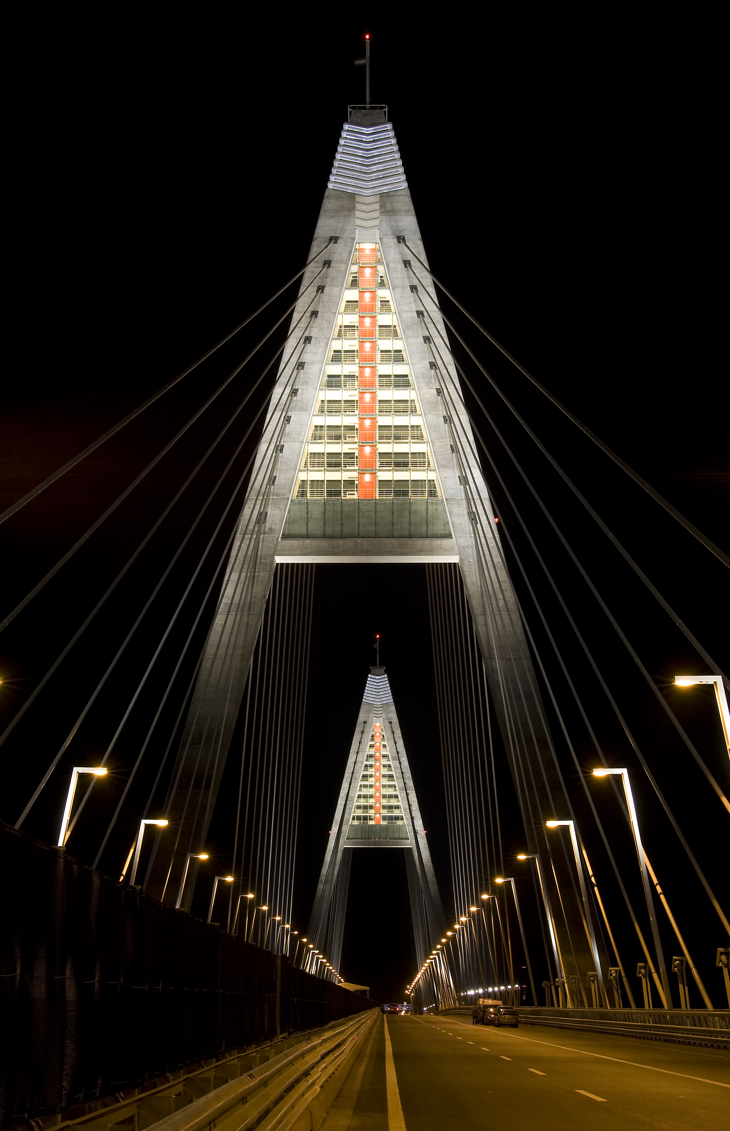 Megyeri Bridge, Budapest - Hungary © BE LIGHT KFT.