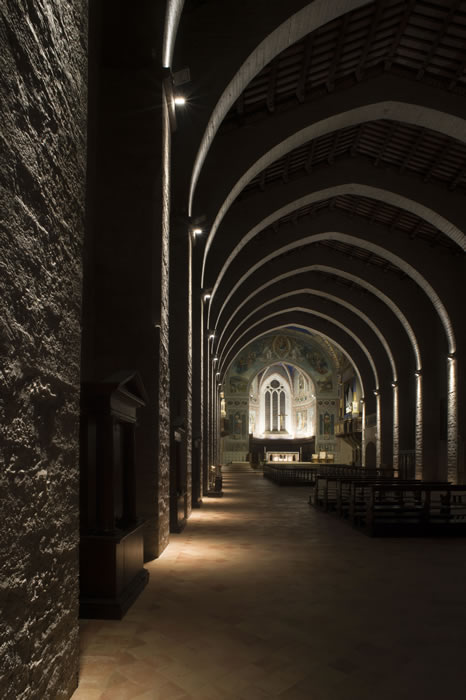 Gubbio Cathedral, Perugia - Italy © Arch. Francesco Raschi (Lighting design) ph.Davide Brugnoni